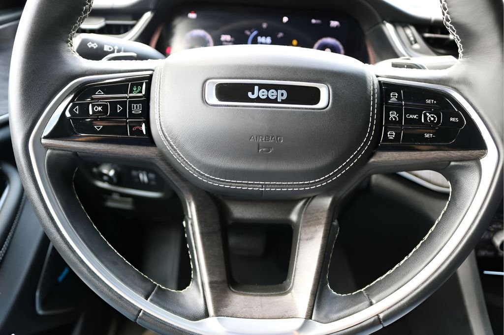 Used 2022 Silver Jeep Overland image 22
