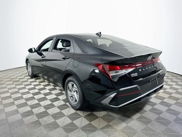 New 2026 Black Hyundai SE image 5