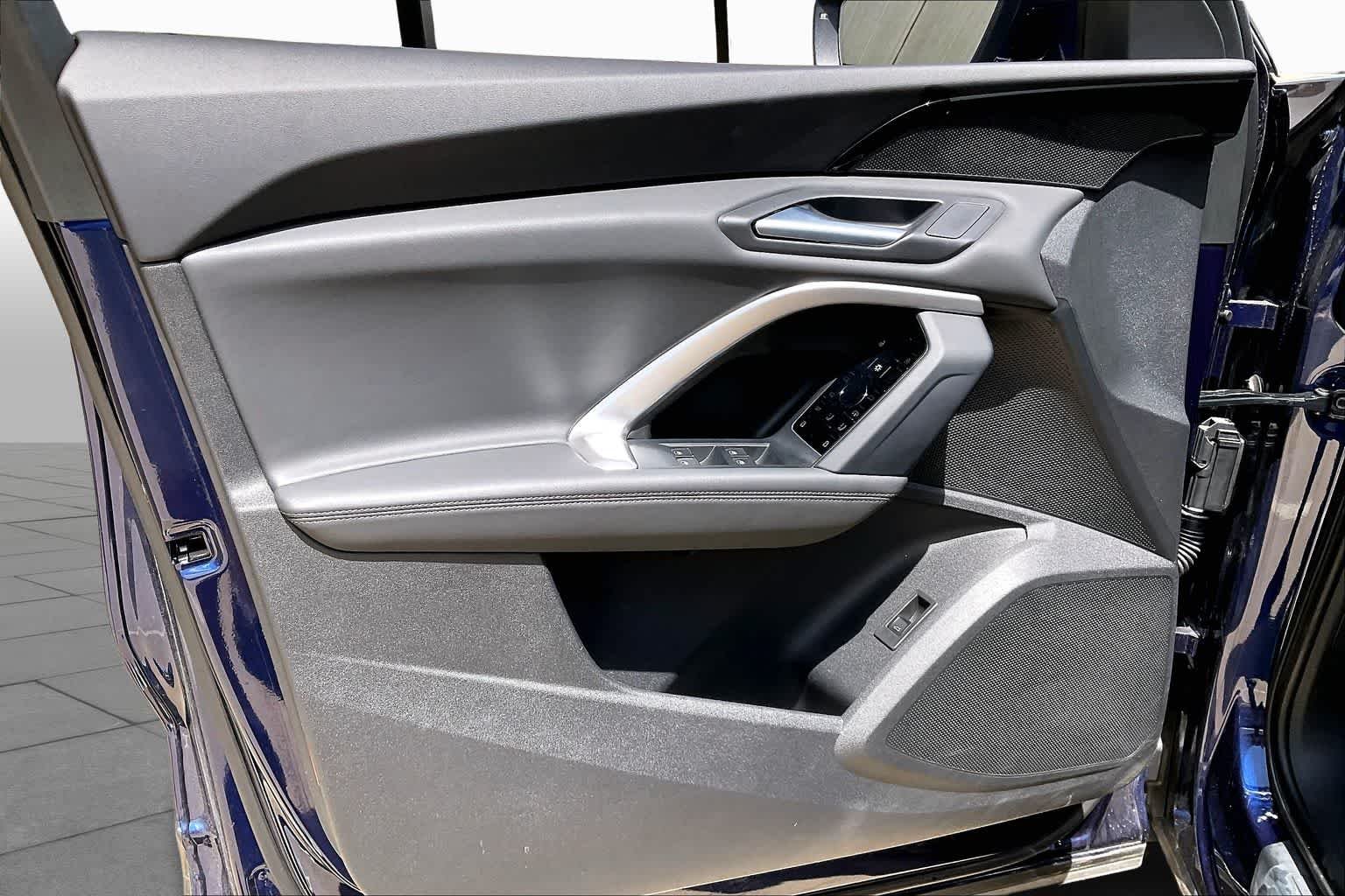 Used 2025 Navarra Blue Metallic Audi Premium image 21