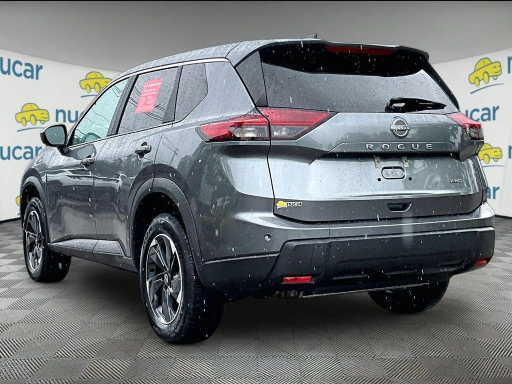 Used 2025 Gray Nissan SV image 4