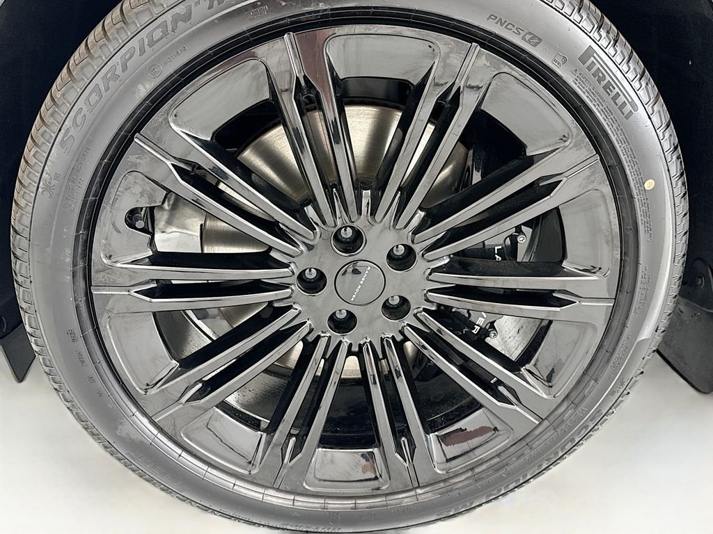 New 2026 Obsidian Black SV Bespoke Ultra Metallic Satin Land Rover Autobiography image 29