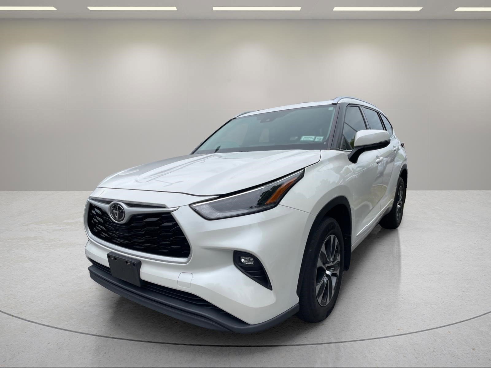 Used 2021 Blizzard Pearl Toyota XLE image 7