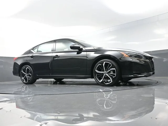 Used 2025 Black Nissan 2.5 SR image 30