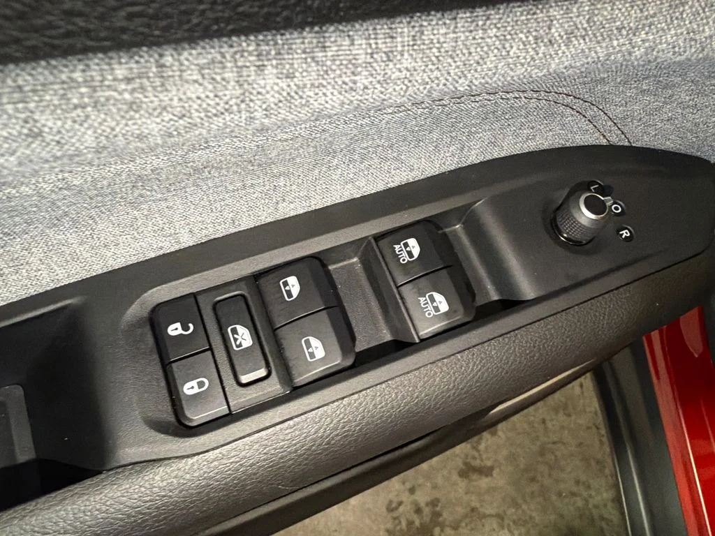 Certified Used 2024 Red Hot Pearlcoat Jeep Latitude Lux image 18