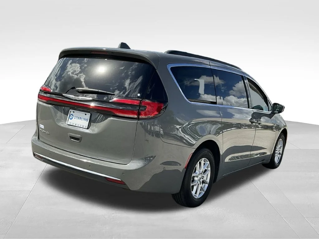 Used 2022 White Chrysler Touring L image 3