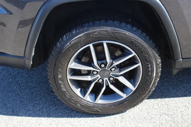 Used 2020 Gray Jeep Limited image 37