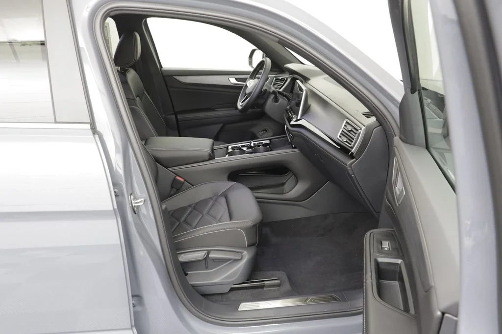 New 2026 Gray Volkswagen 2.0T SE w/Technology image 20