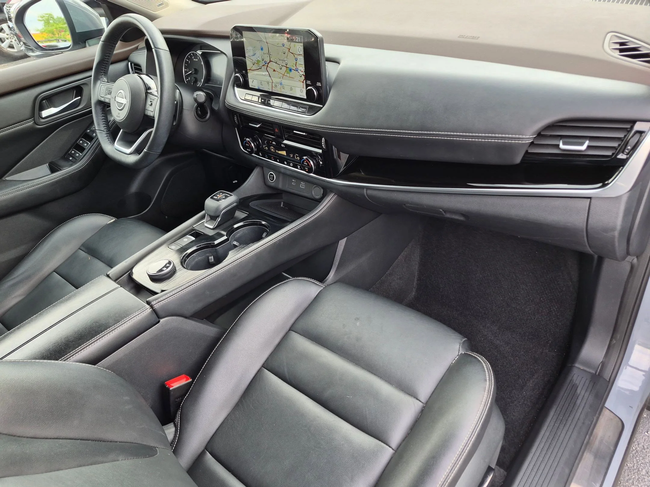 Used 2022 Boulder Gray Pearl Nissan SL image 30