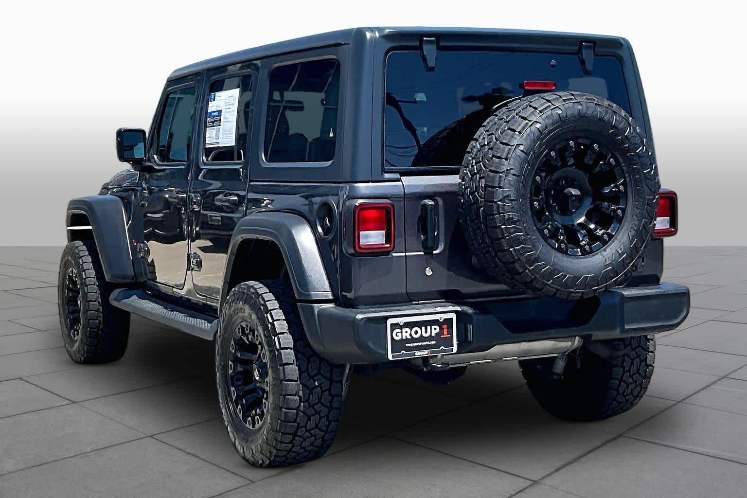 Used 2020 Granite Crystal Metallic Clearcoat Jeep Sport S image 11
