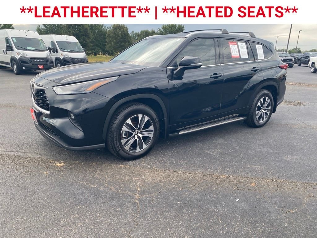 Used 2022 Black Toyota XLE image 3