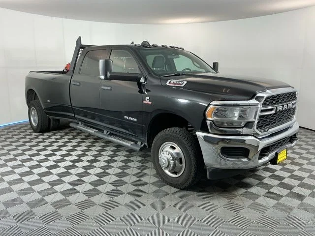 Used 2021 Diamond Black Ram Tradesman image 3