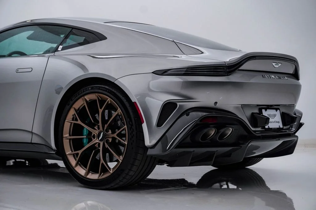 Used 2025 Aluminite Silver Aston Martin Carbon image 11