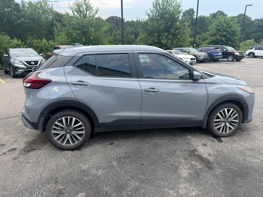 Used 2024 Boulder Gray Pearl Nissan SV image 7