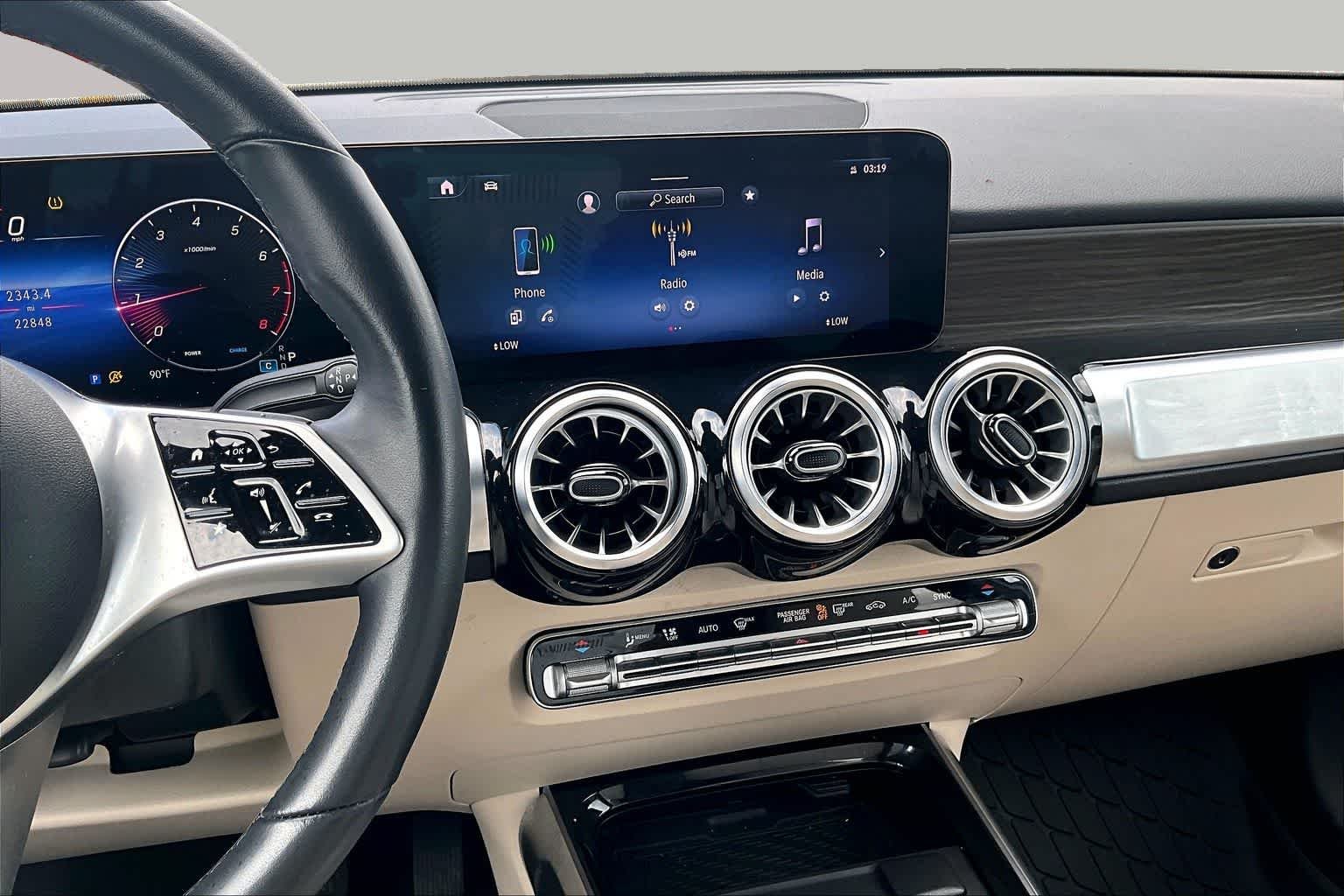 Used 2025 Polar White Mercedes-Benz GLB 250 image 7