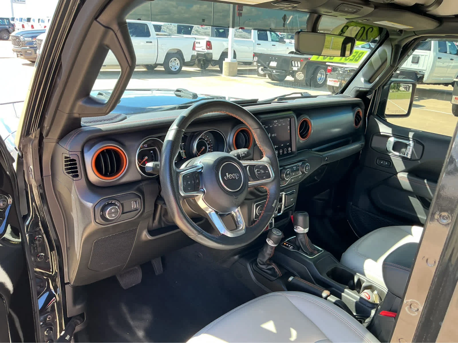 Used 2023 Black Clearcoat Jeep Mojave image 13