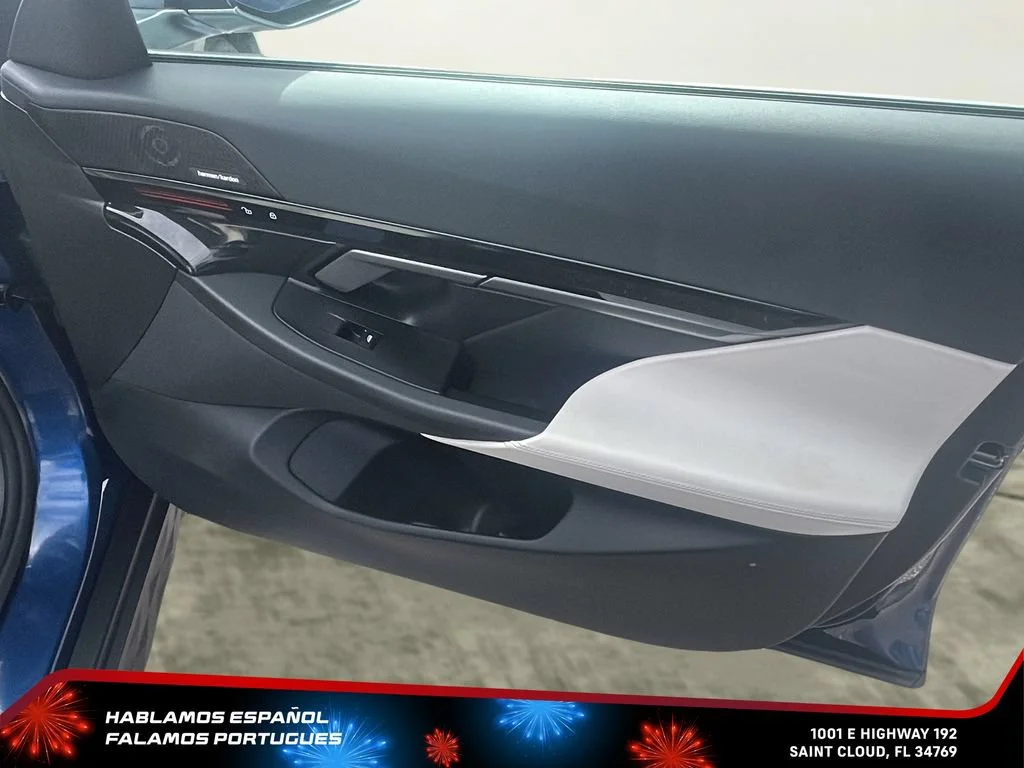 Used 2024 Blue BMW xDrive image 36