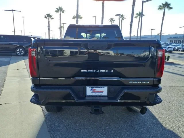 Used 2025 Onyx Black GMC Denali image 5