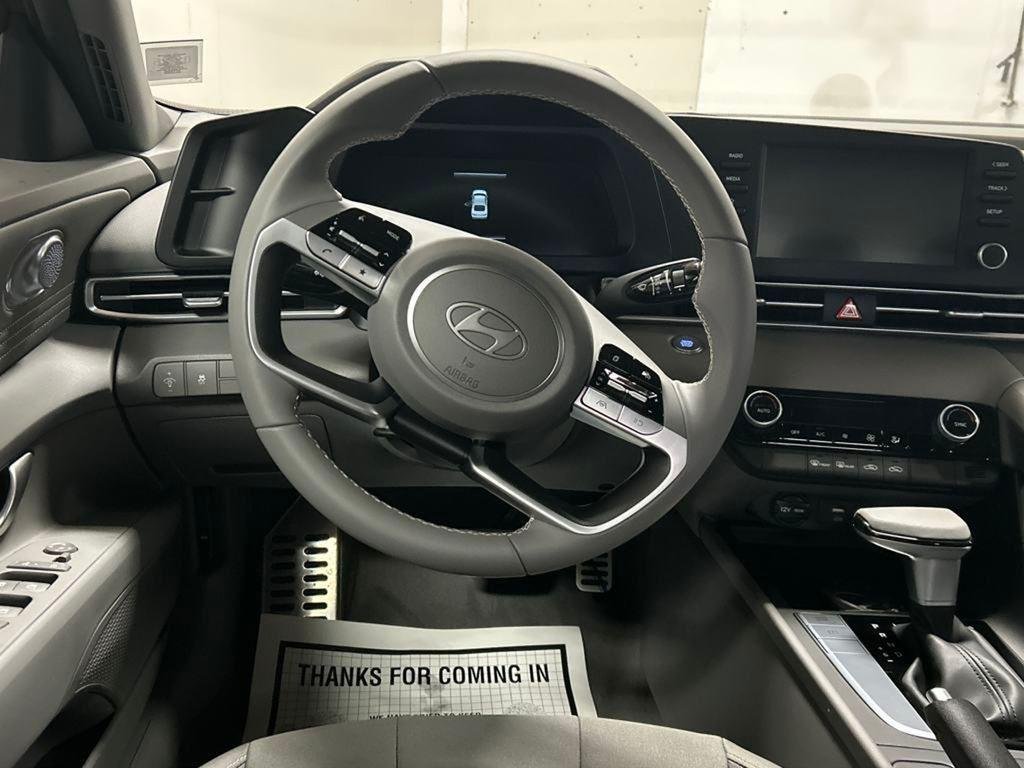 2025 Hyundai Elantra SEL - Photo 14