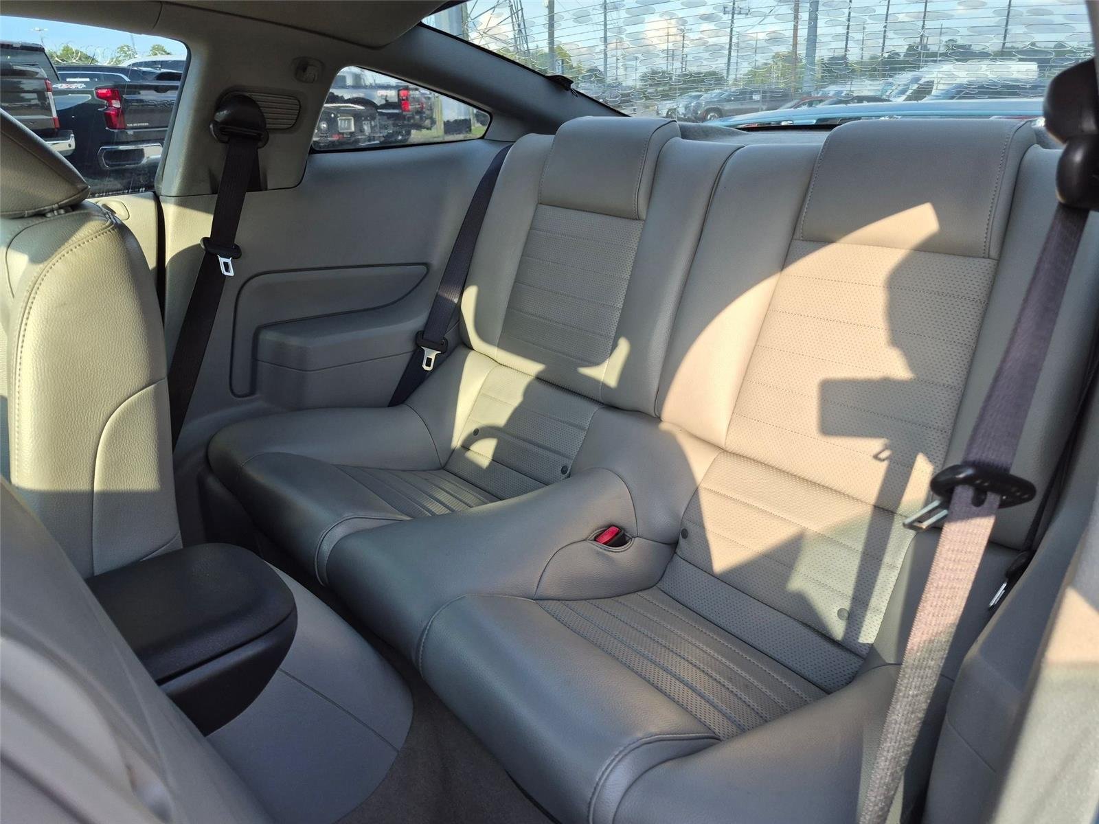 Used 2006  Ford GT Deluxe image 20