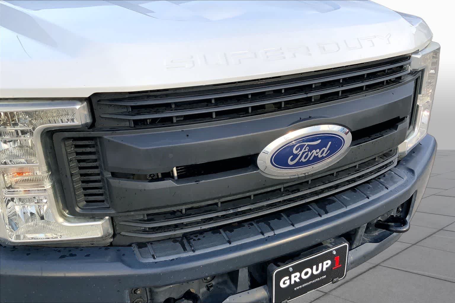Used 2018 Oxford White Ford F-350 SRW Pickup XL image 25