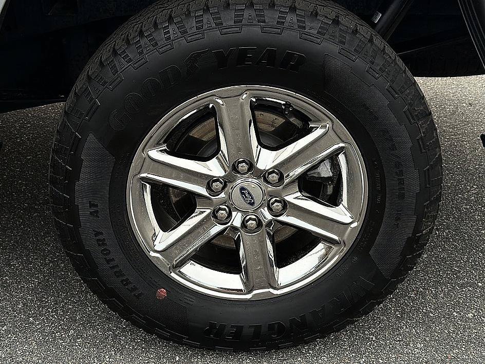 Used 2025 Silver Metallic Ford XLT image 6