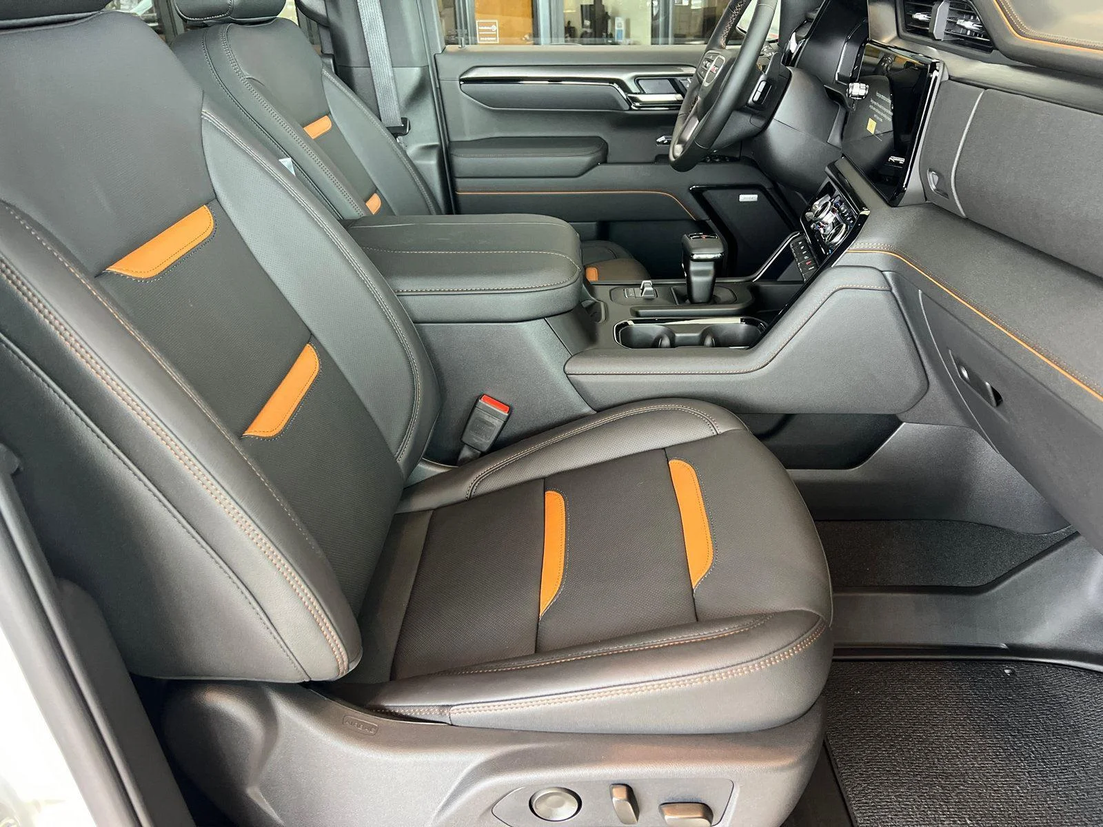 2026 GMC Sierra 1500 AT4 - Photo 9