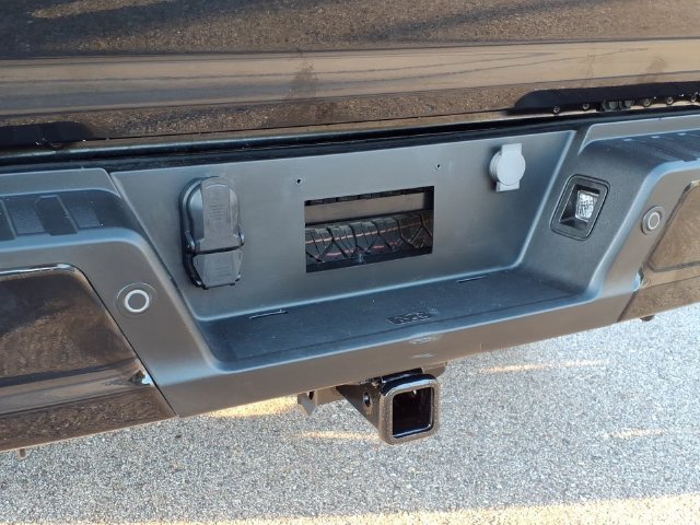 Used 2023 Black Ford XLT image 12