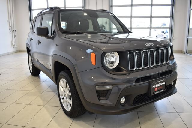 Used 2022 Gray Jeep Latitude image 1