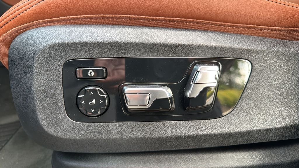 New 2026 Dravit Grey Metallic BMW xDrive40i image 7
