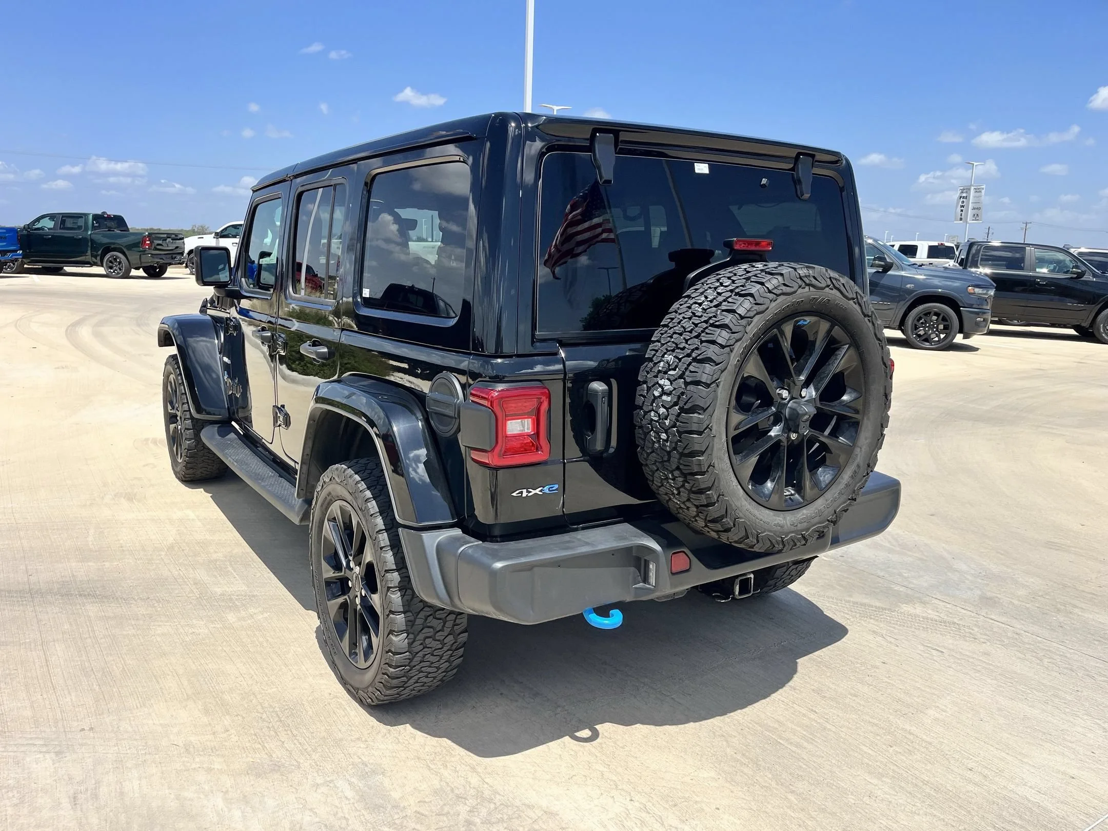 Used 2022 Black Jeep Unlimited Sahara 4xe image 5