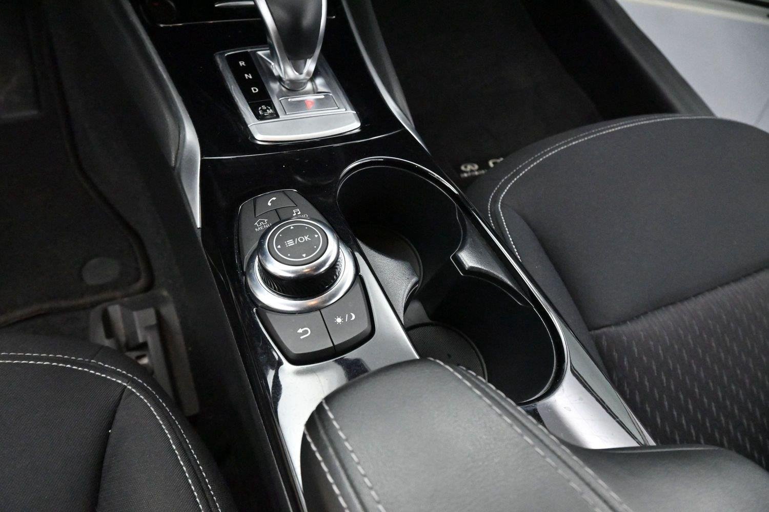 Used 2018 Majestic White INFINITI Base image 19