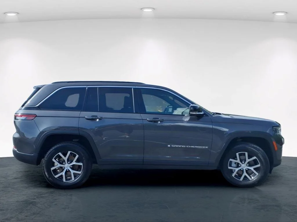 Used 2024 Gray Jeep Limited image 7