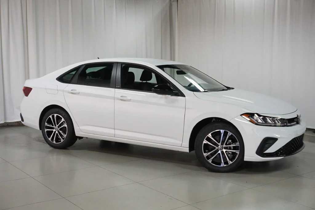 New 2026 White Volkswagen 1.5T Sport image 3