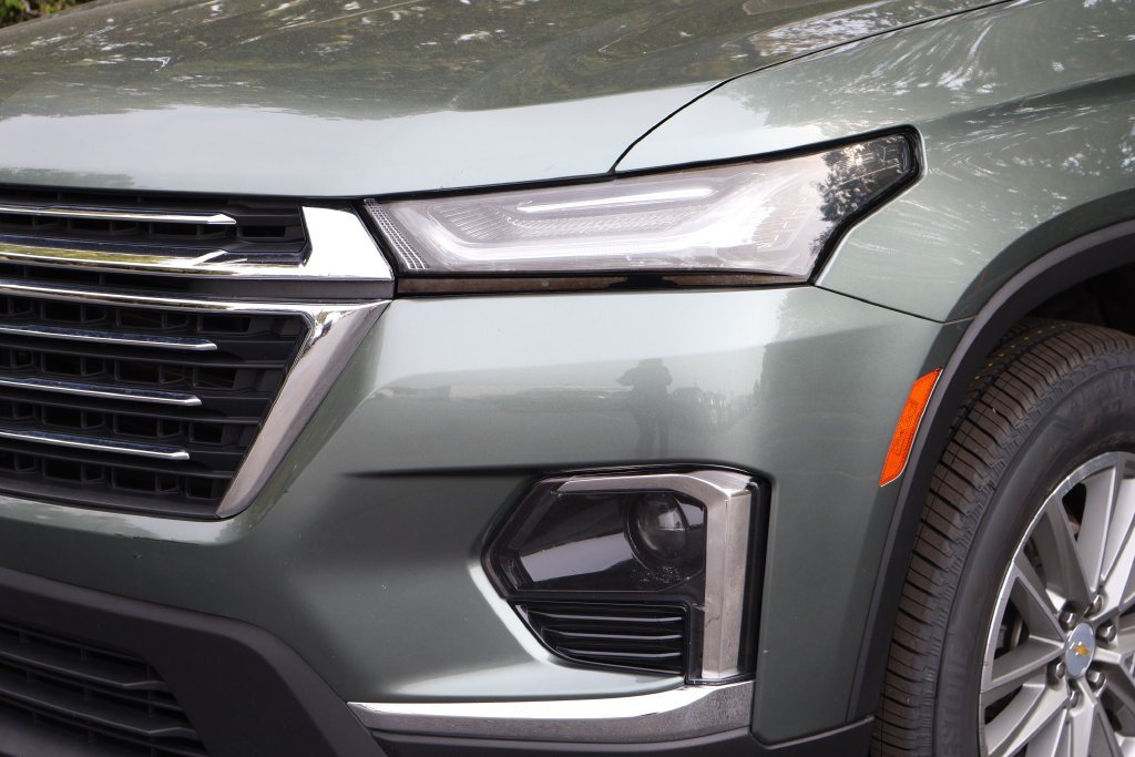Used 2023  Chevrolet LT image 3