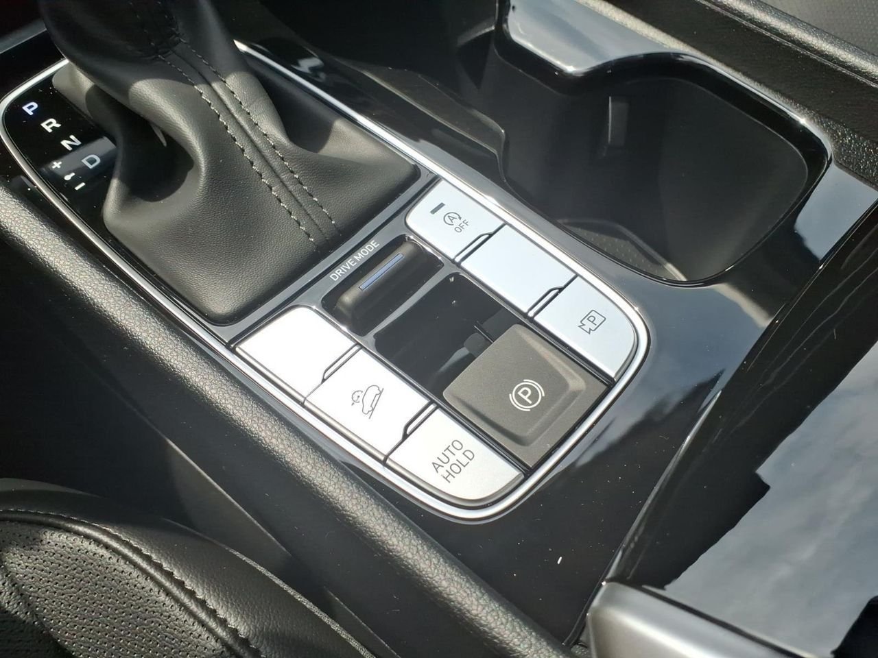 New 2026 Shimmering Silver Hyundai SEL Plus FWD image 29