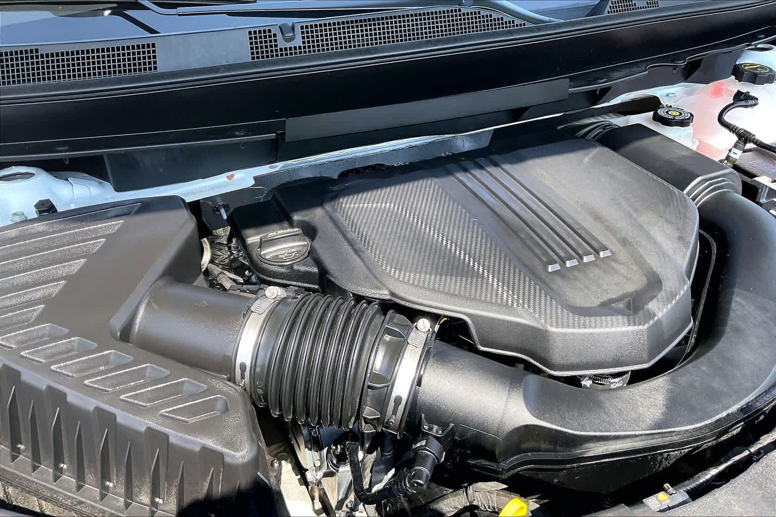 Used 2025 Summit White Chevrolet LT image 33