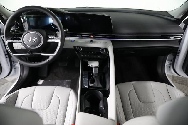 2025 Hyundai Elantra Limited - Photo 23