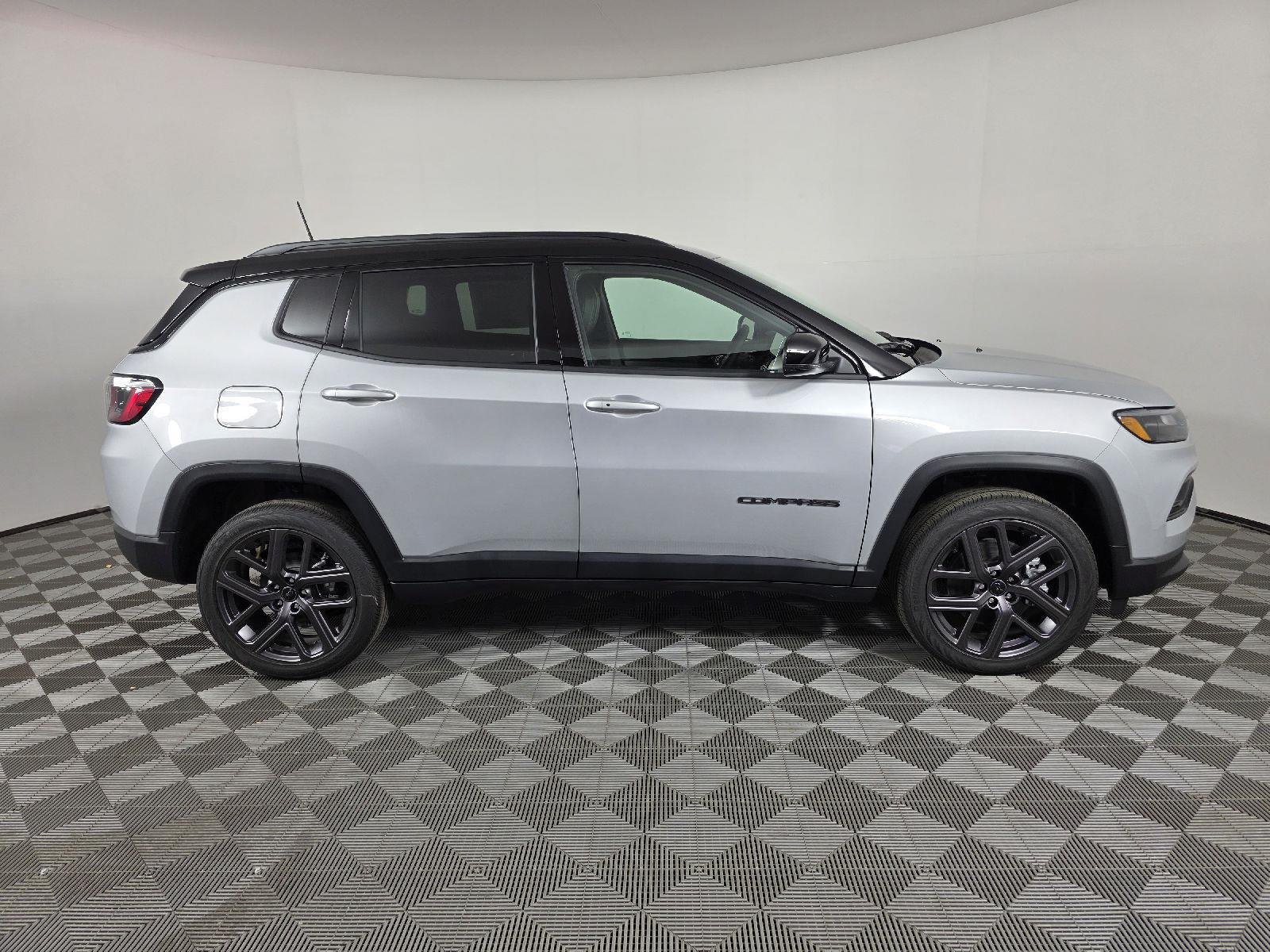 New 2026 Silver Zynith Metallic Clearcoat Jeep Limited Altitude image 9