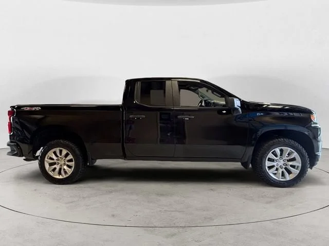 Used 2020 Black Chevrolet Custom image 7