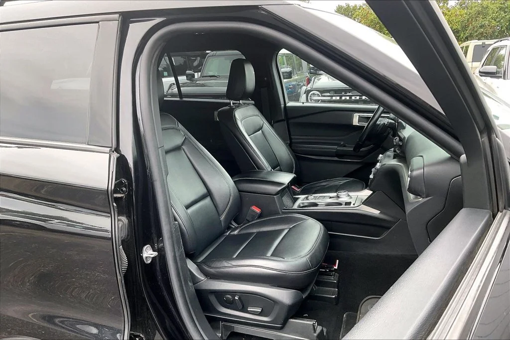 Certified Used 2020 Black Metallic Ford XLT image 6