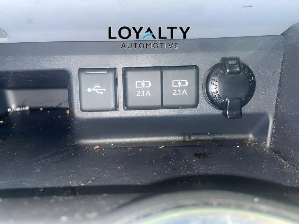 Used 2020 Silver Toyota XLE image 23