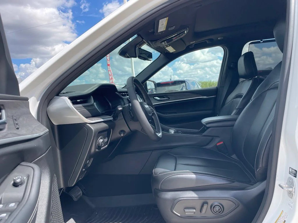 Used 2025 White Jeep Limited image 20