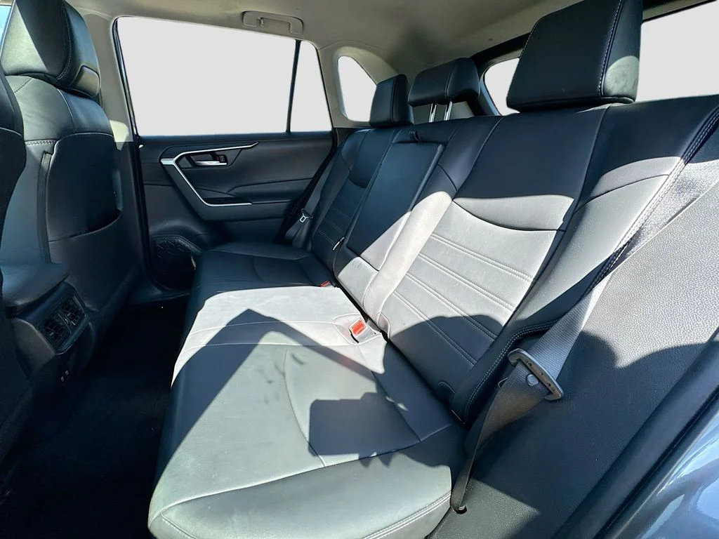 Used 2021 Gray Toyota XLE Premium image 29