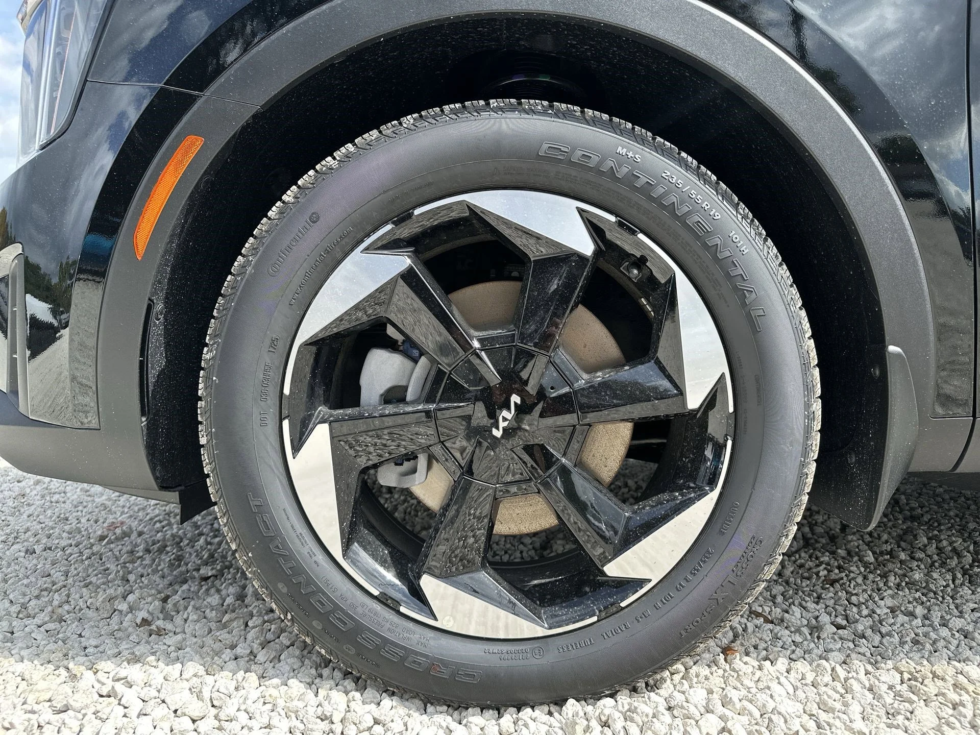 New 2026 Aurora Black Pearl Kia EX AWD image 11