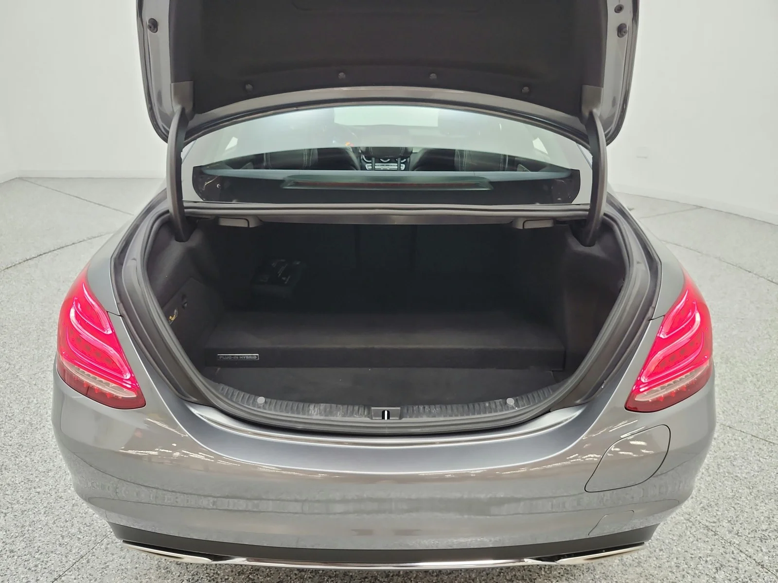 Used 2018 Selenite Grey Metallic Mercedes-Benz C 350e Sedan image 17