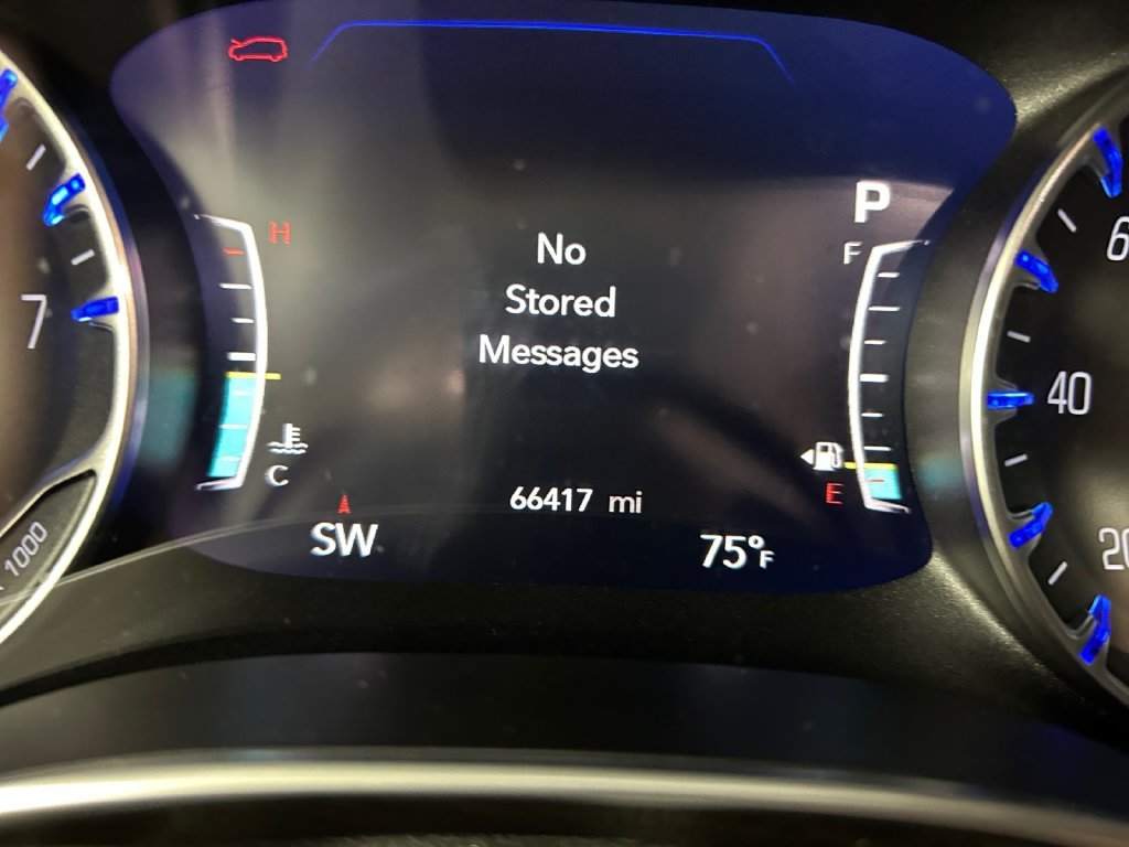 Used 2022 Silver Chrysler Limited image 10