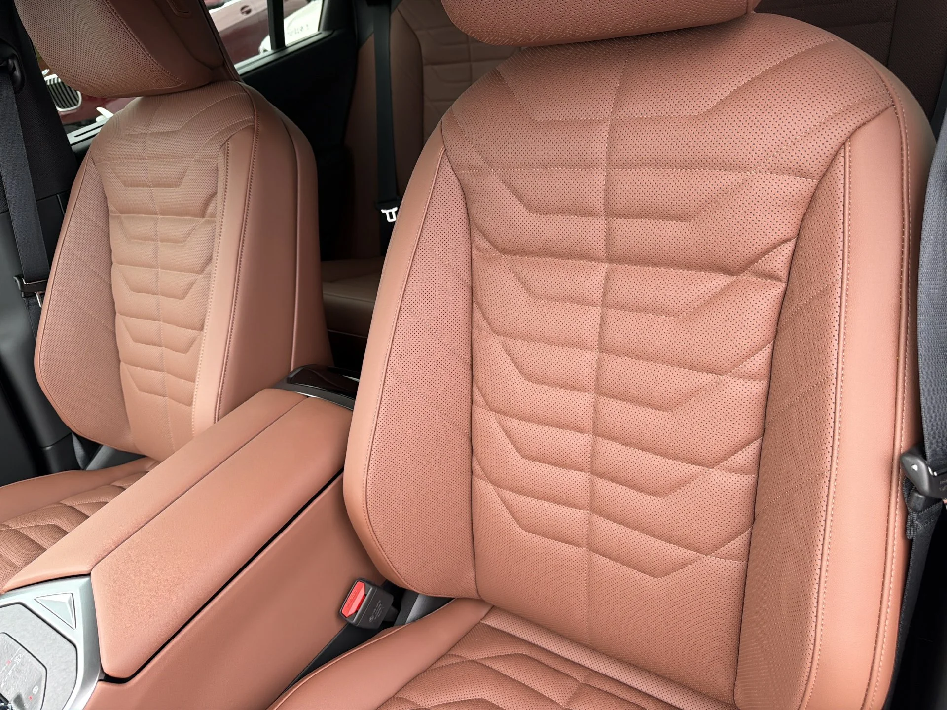 New 2027 Mineral White Metallic BMW  image 24