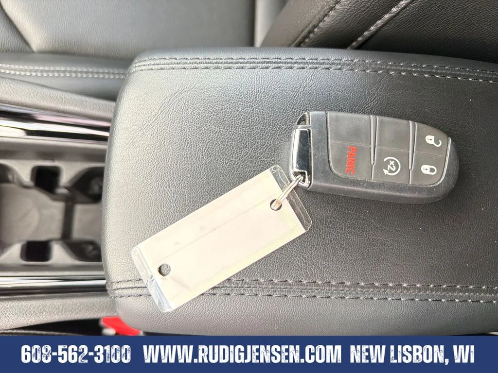 Used 2025 White Jeep Limited image 27