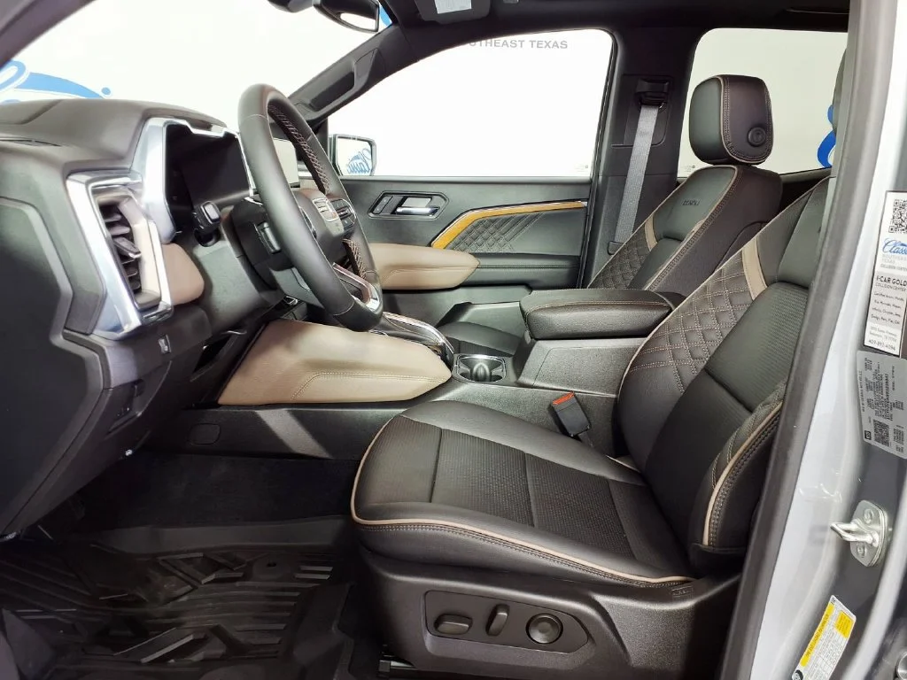 Used 2025 Sterling Metallic GMC Denali image 8