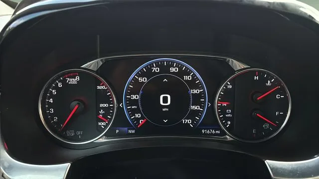 Used 2022 IRIDESCENT PEARL TRICOAT Chevrolet Premier image 13